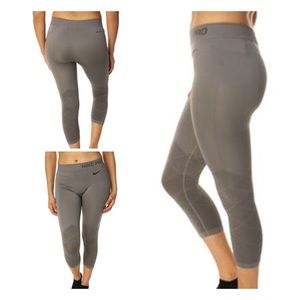 EUC Nike pro dri fit stay crop M/L